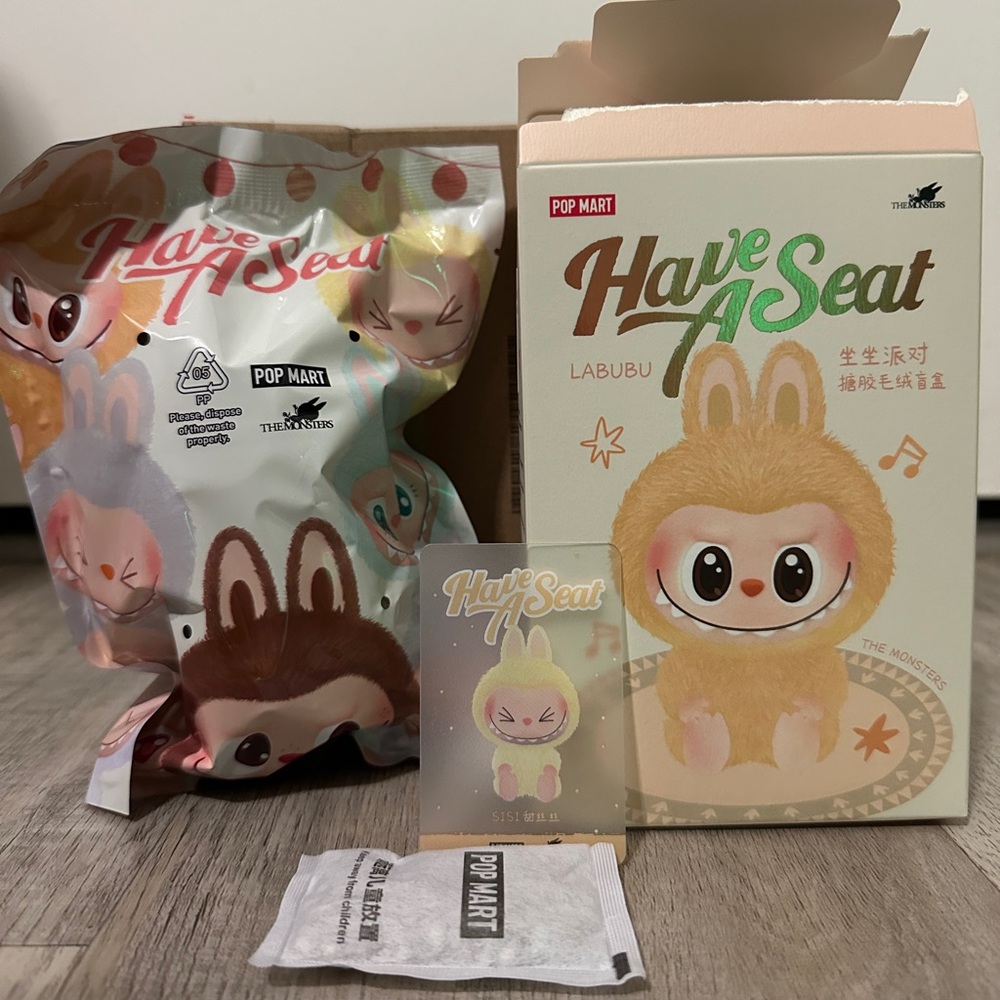 The Monsters - Have a Seat Vinyl Plush - Sisi